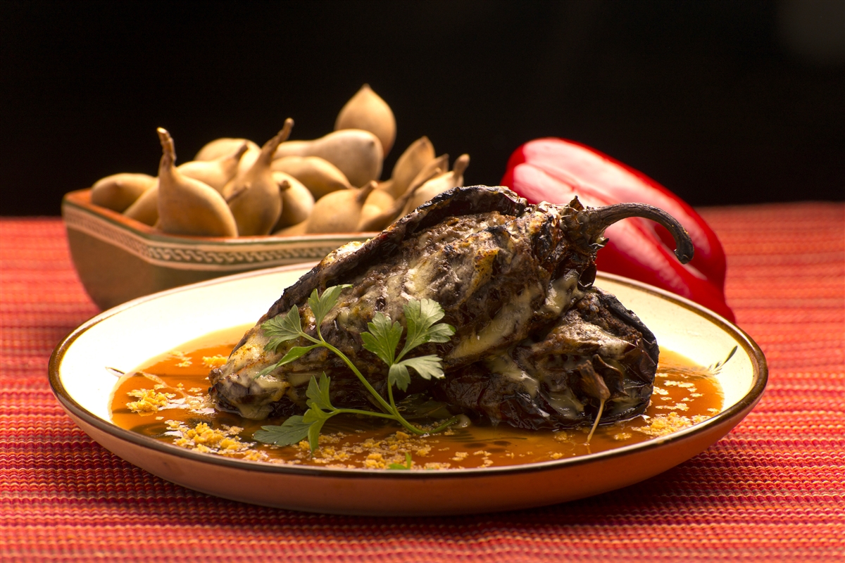 Chile Ancho Relleno de Frijol y Chorizo - El Gourmet