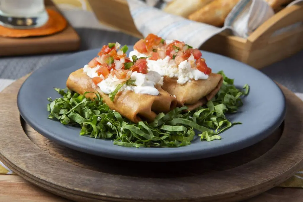 Chimichangas de Deshebrada Fáciles y Deliciosas