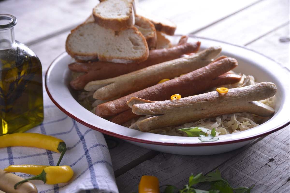 Salchichas con chucrut a la sidra